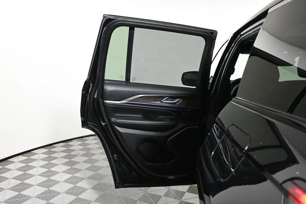 2023 Jeep Grand Cherokee Overland - Photo 32