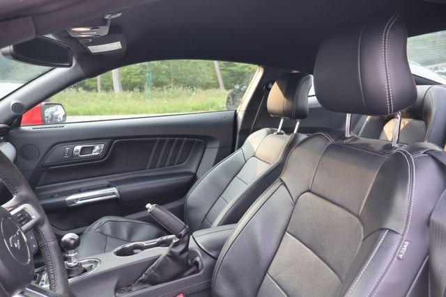 Used 2015  Ford GT Premium image 13