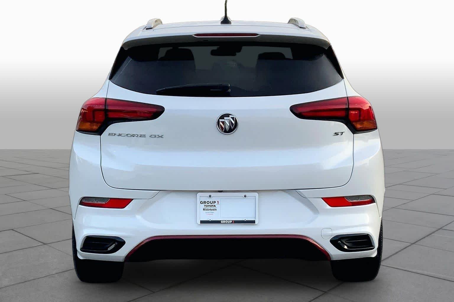 Used 2022 White Frost Tricoat Buick Select image 5