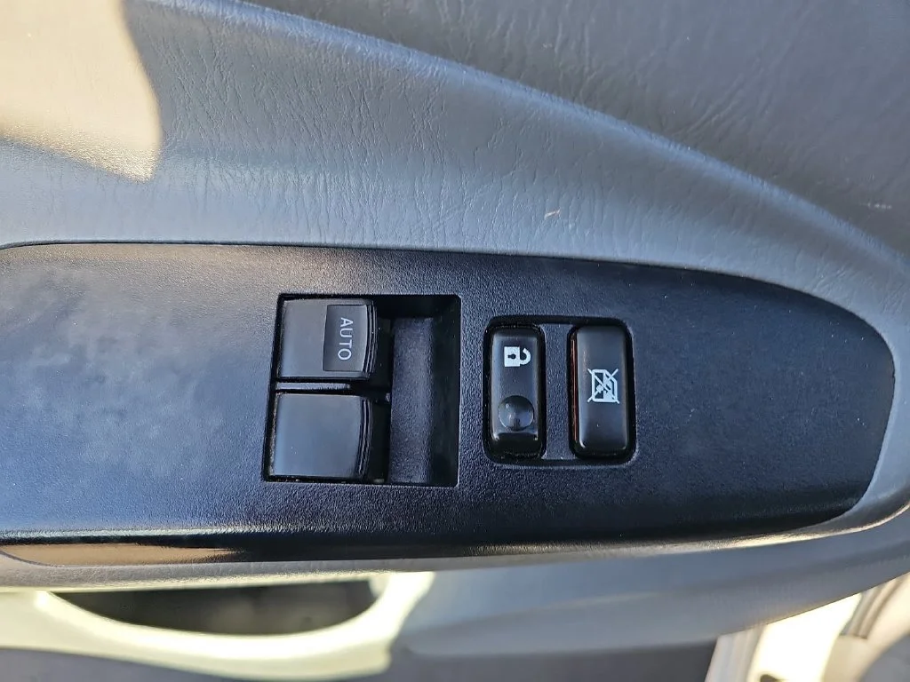 Used 2015 White Toyota Base image 26