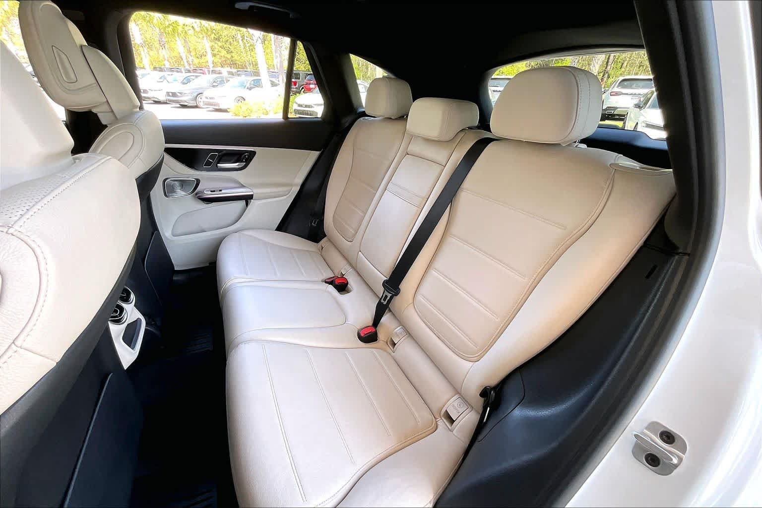 Used 2025 MANUFAKTUR Moonlight White Metallic Mercedes-Benz GLC 300 image 20