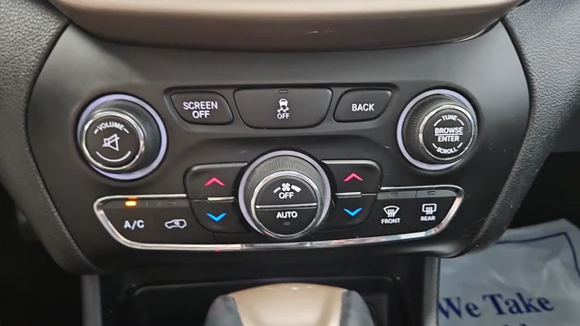 Used 2014 Brilliant Black Crystal Pearlcoat Jeep Limited image 18