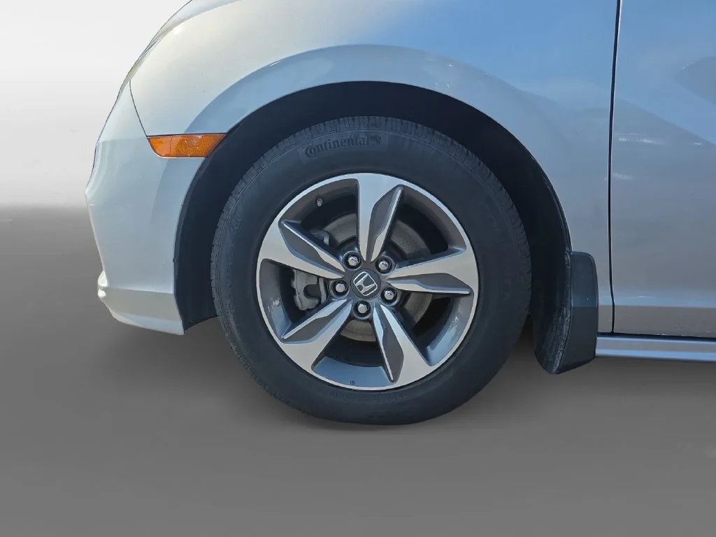 Used 2019 Lunar Silver Metallic Honda Touring image 14