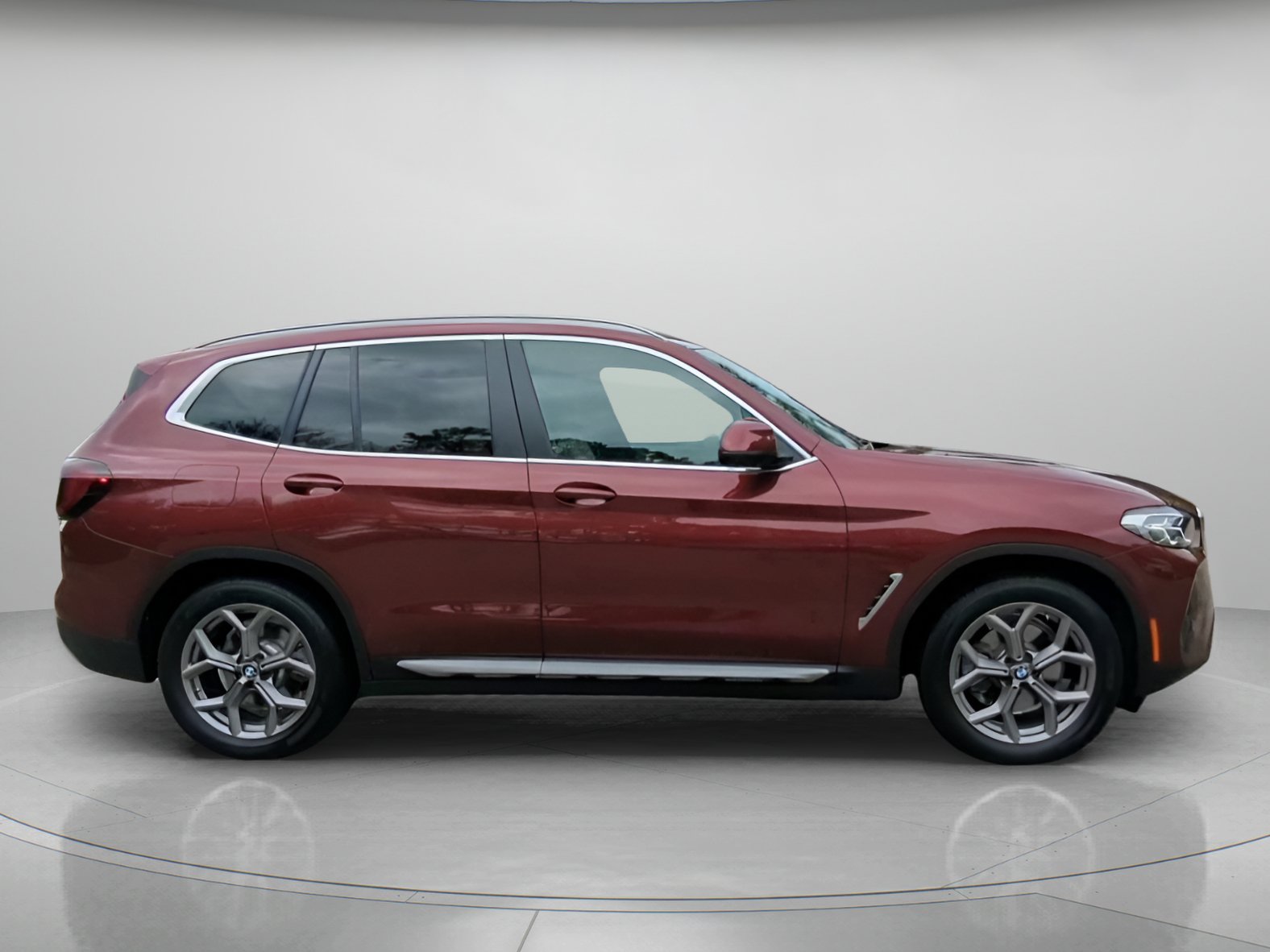 Used 2024 Aventurin Red Metallic BMW sDrive30i image 32