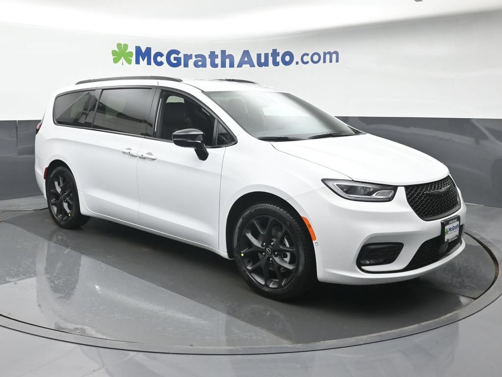 New 2026 Bright White Clear-Coat Exterior Paint Chrysler Select image 2