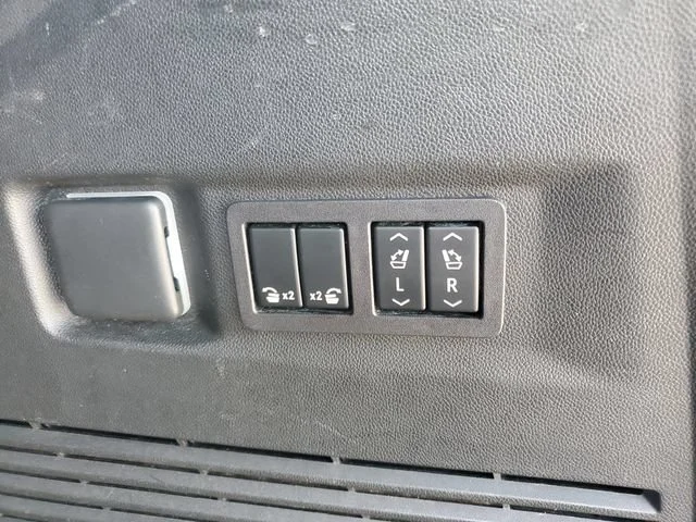 Used 2023 Onyx Black GMC Denali image 31