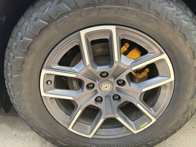 Used 2022  Rivian Adventure image 8