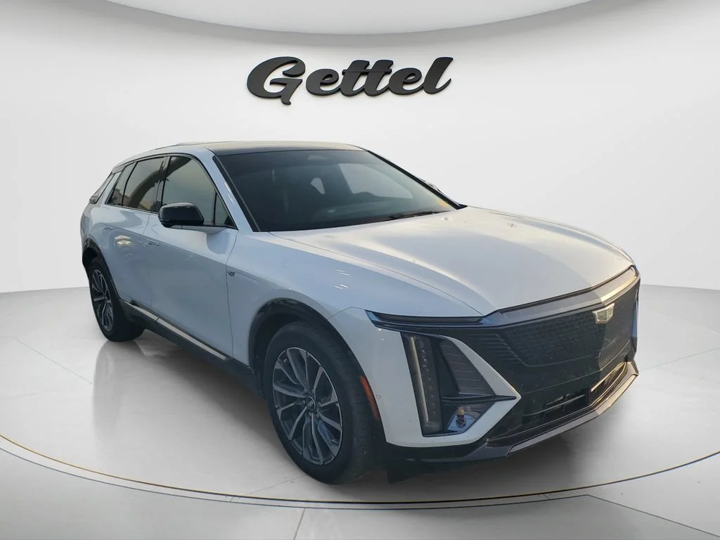 Used 2025 Crystal White Tricoat Cadillac Sport 2 image 3