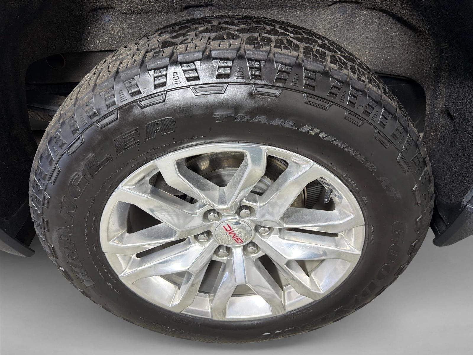 Used 2021 Dark Sky Metallic GMC SLE image 17