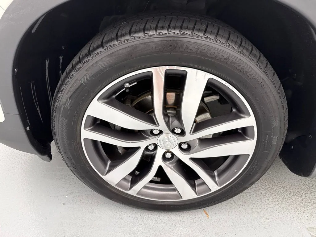 Used 2016 White Honda Touring image 4