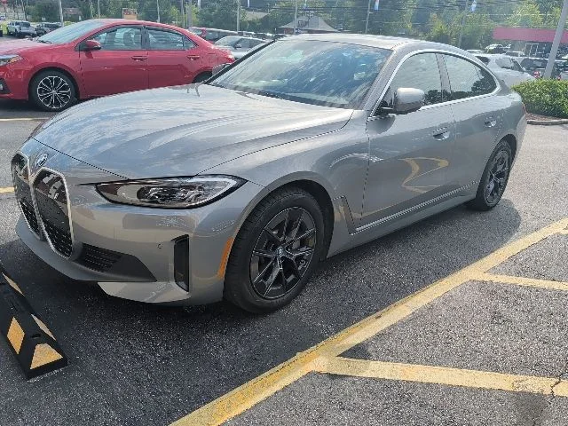Used 2023 Gray BMW eDrive40 image 8