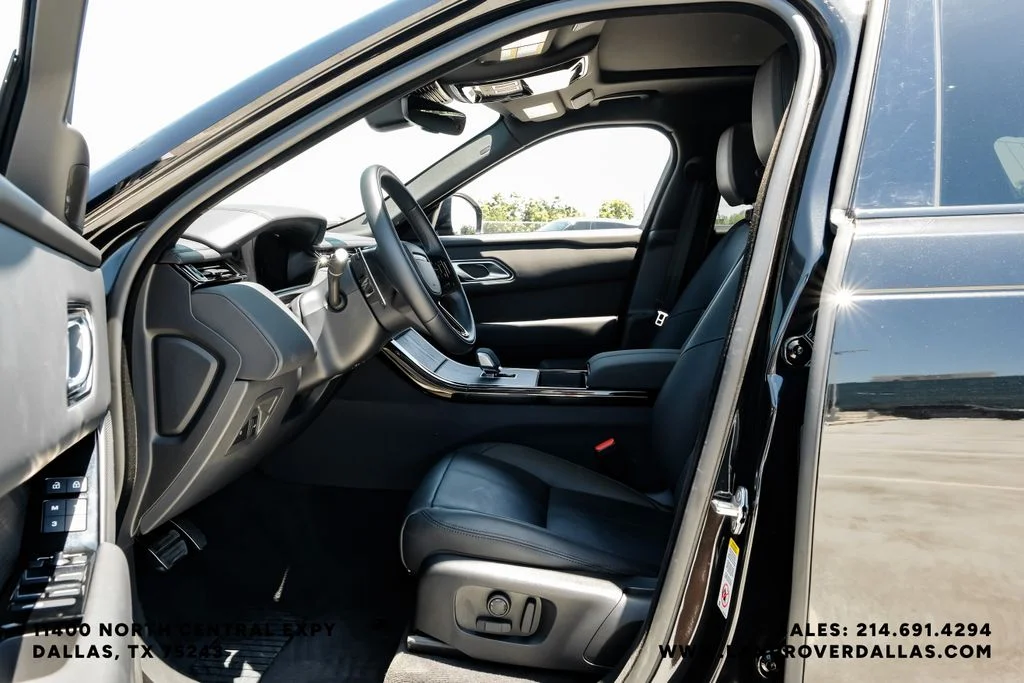 Used 2026 Black Land Rover Dynamic SE image 29