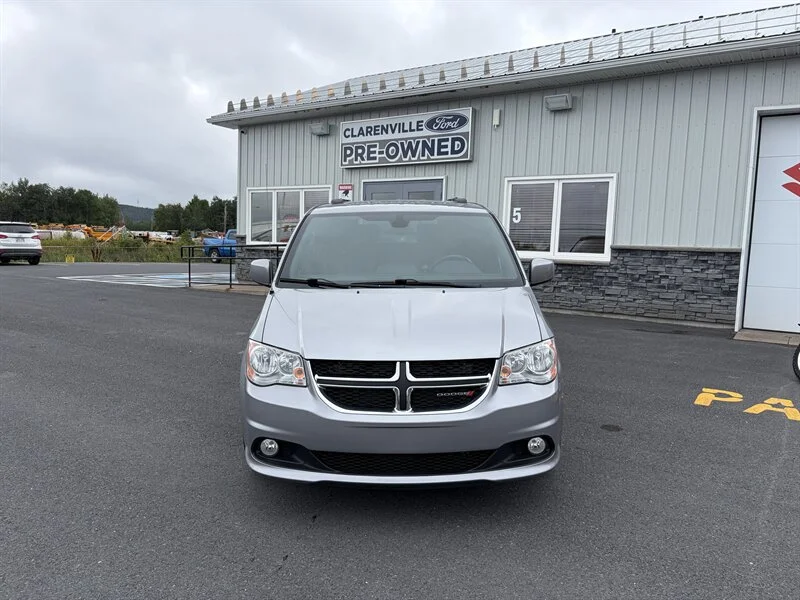 Used 2019 Grey Dodge SXT 35th Anniversary Edition image 1