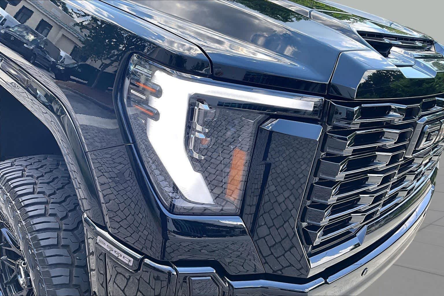 Used 2025 Onyx Black GMC Denali Ultimate image 25