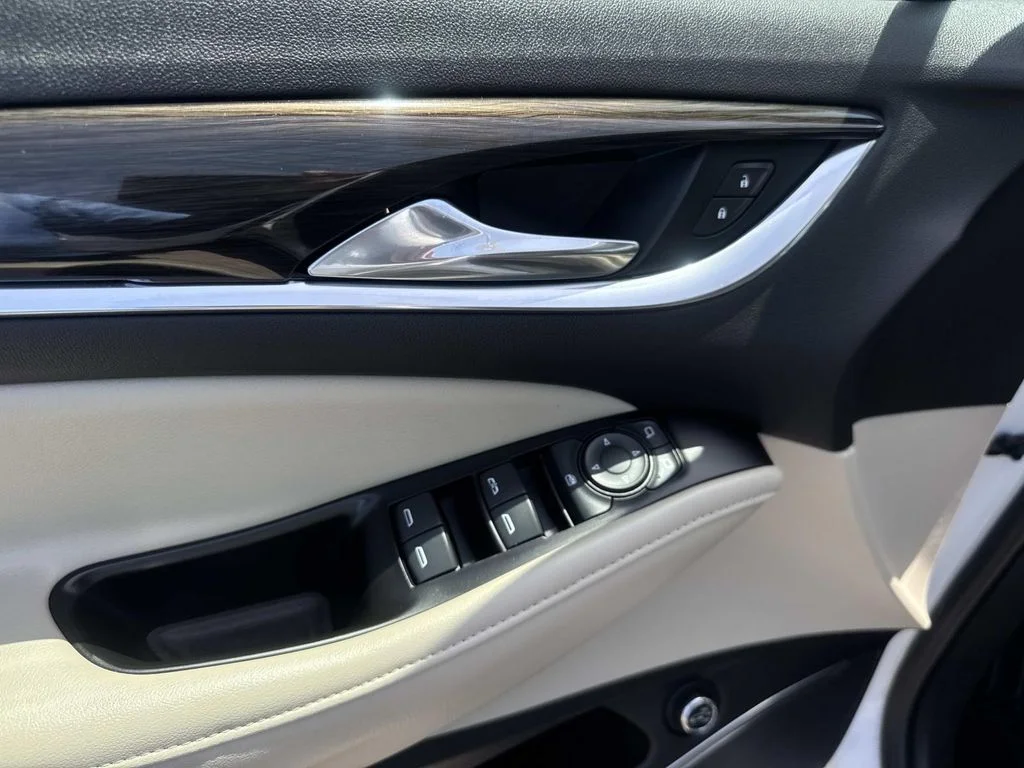 Used 2019 White Buick Essence image 20