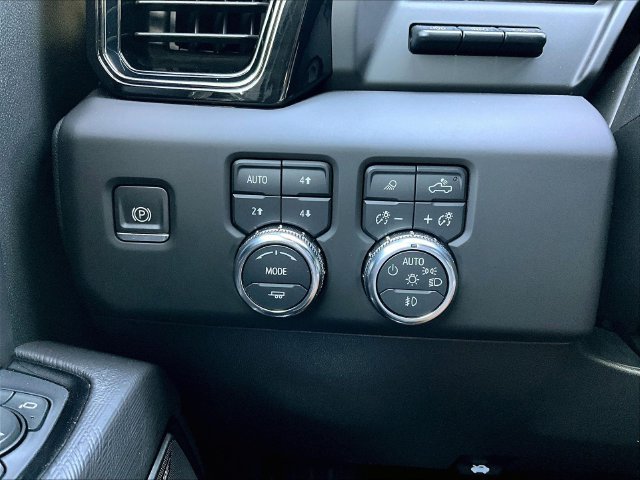Used 2022 White GMC AT4X image 19