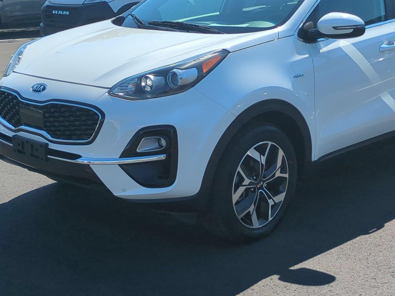 Used 2022 Snow White Pearl Kia EX image 9