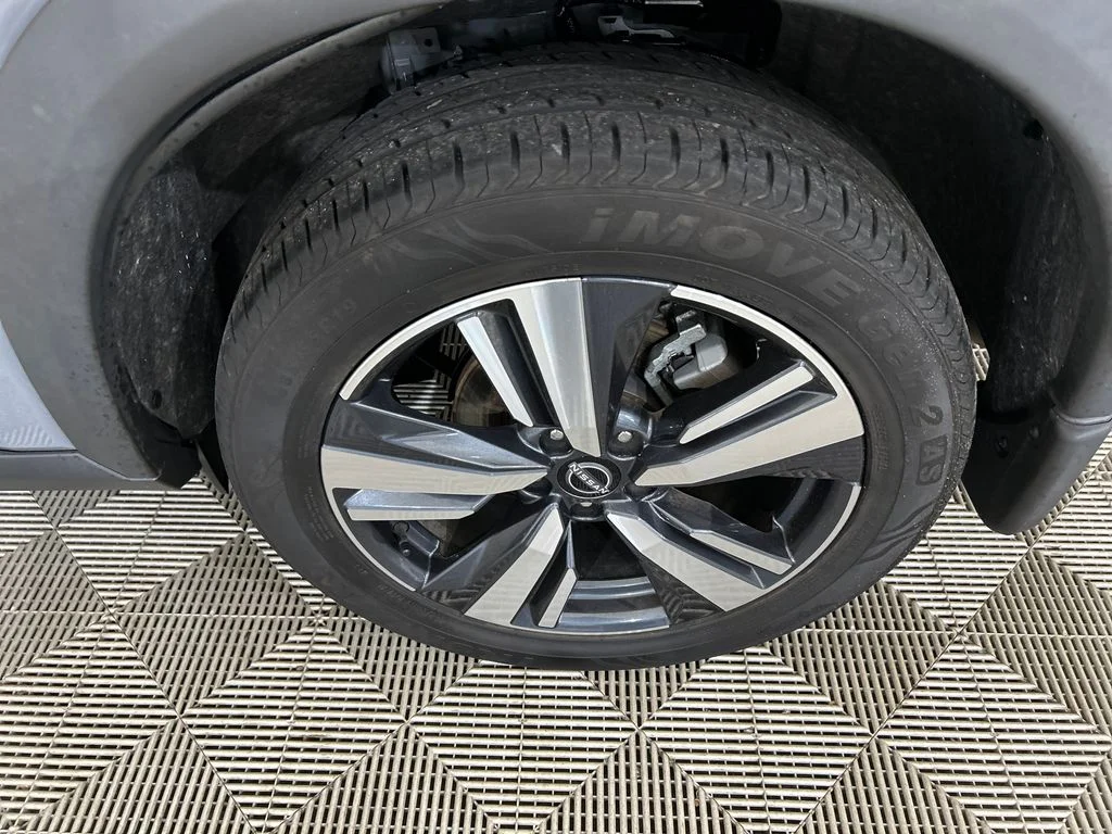 Used 2023 Gray Nissan SL image 10