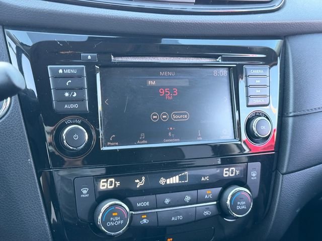 Used 2019 Silver Nissan SV image 21