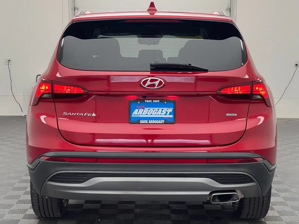 Used 2023 Red Hyundai SE image 7