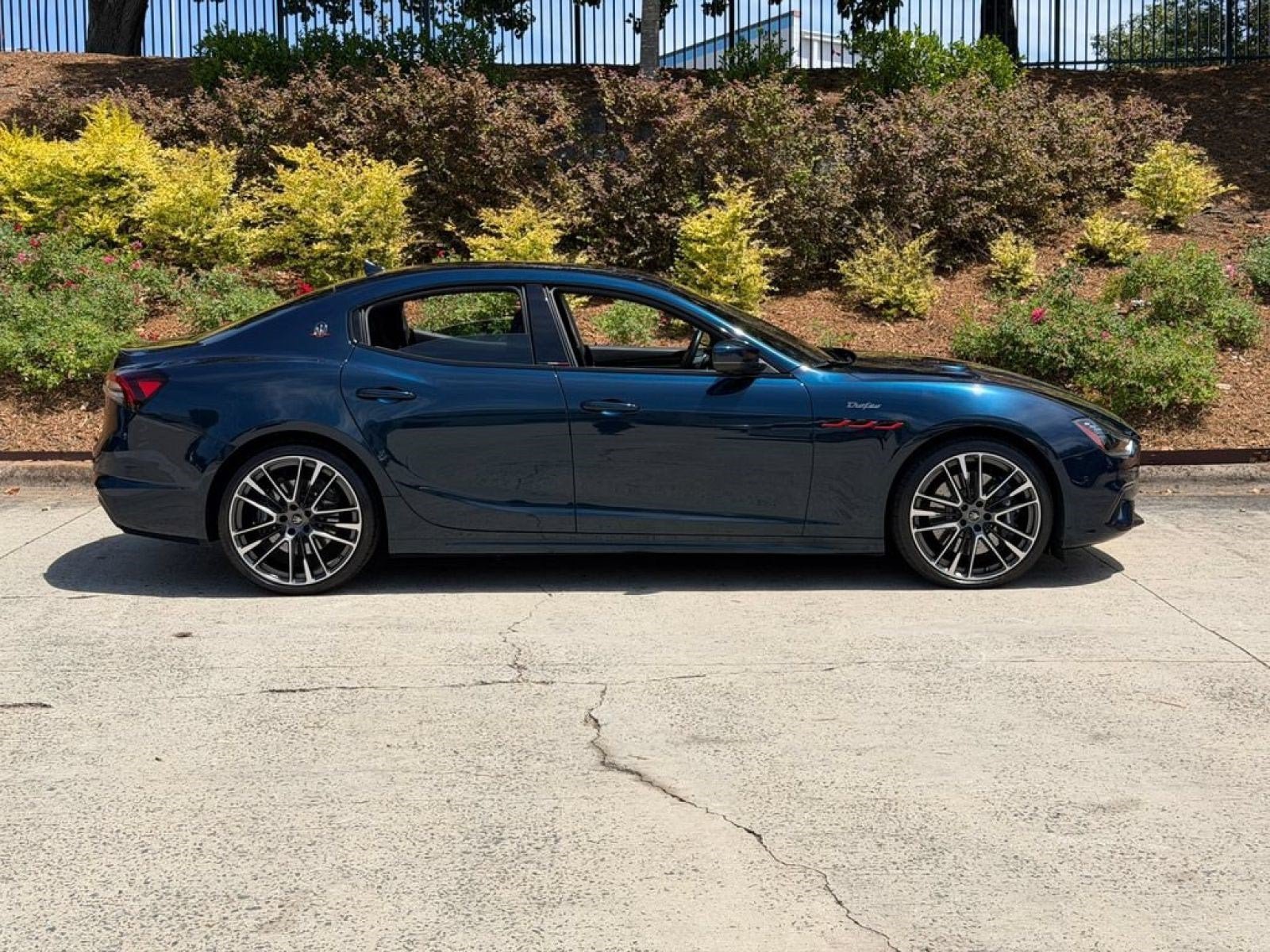 Used 2021 Blue Maserati Trofeo image 3