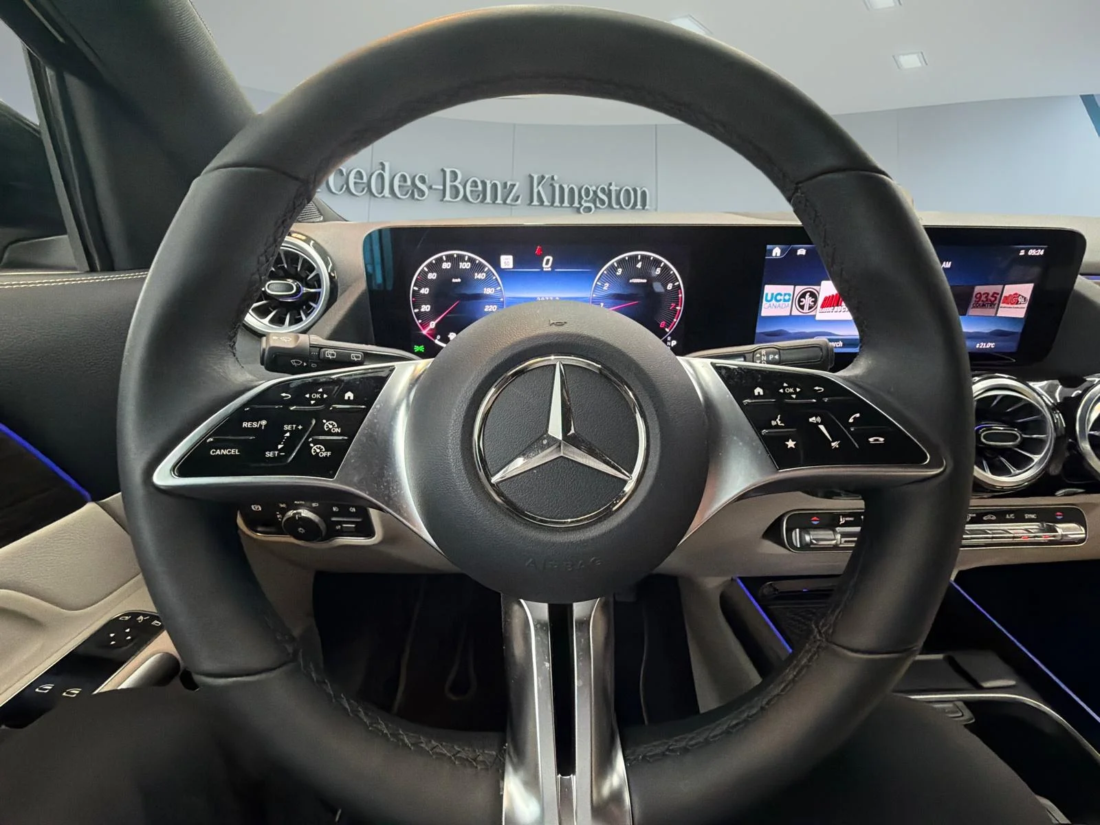Used 2025  Mercedes-Benz GLA 250 4MATIC SUV image 13