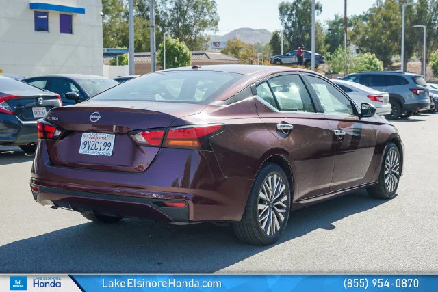Used 2025 Garnet Pearl Nissan 2.5 SV image 9