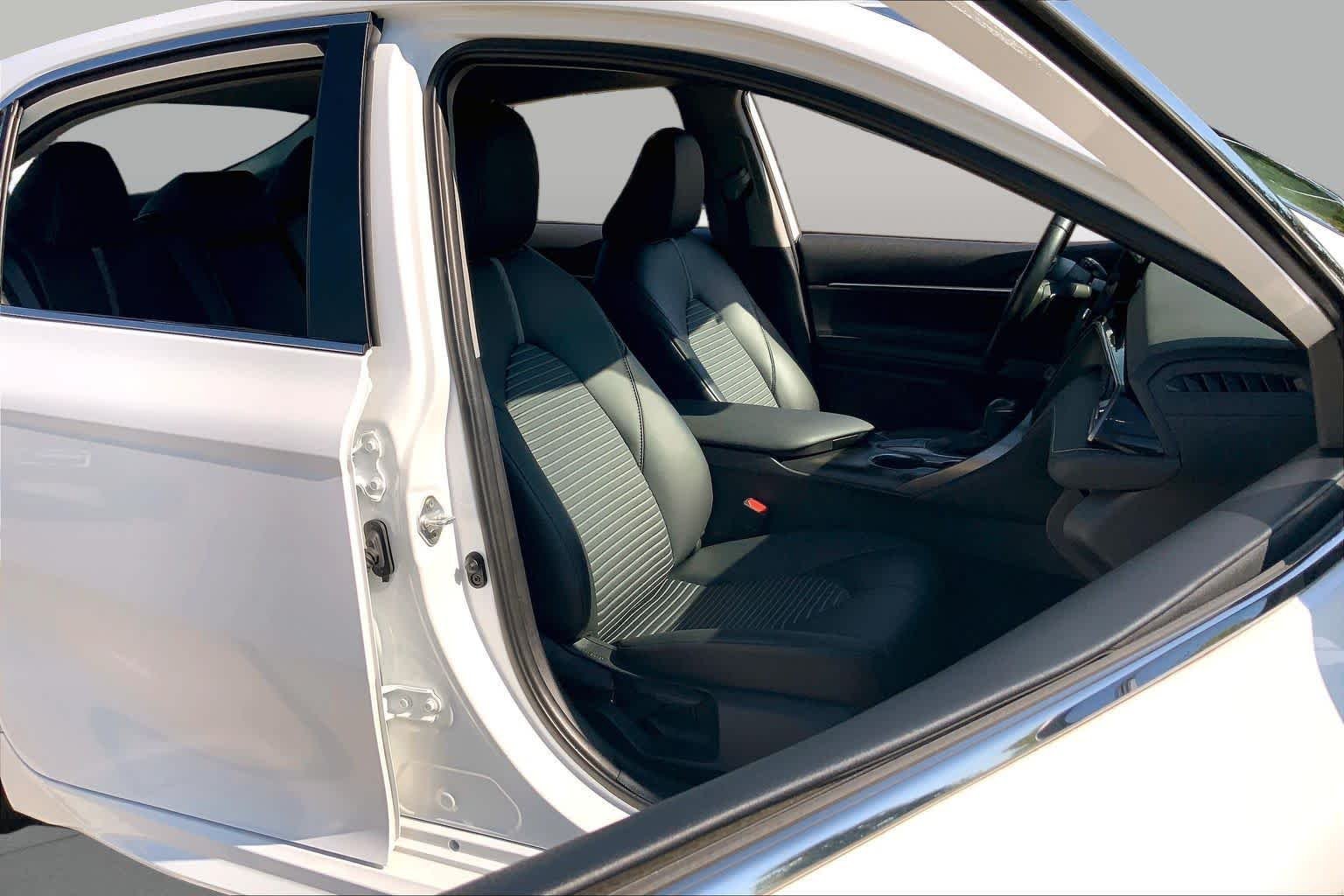 Used 2023 Ice Cap Toyota SE image 9