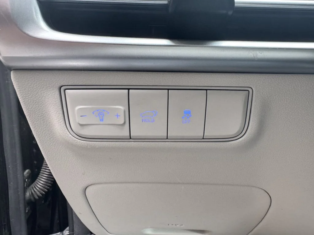 Used 2025 Black Hyundai SEL Convenience image 49