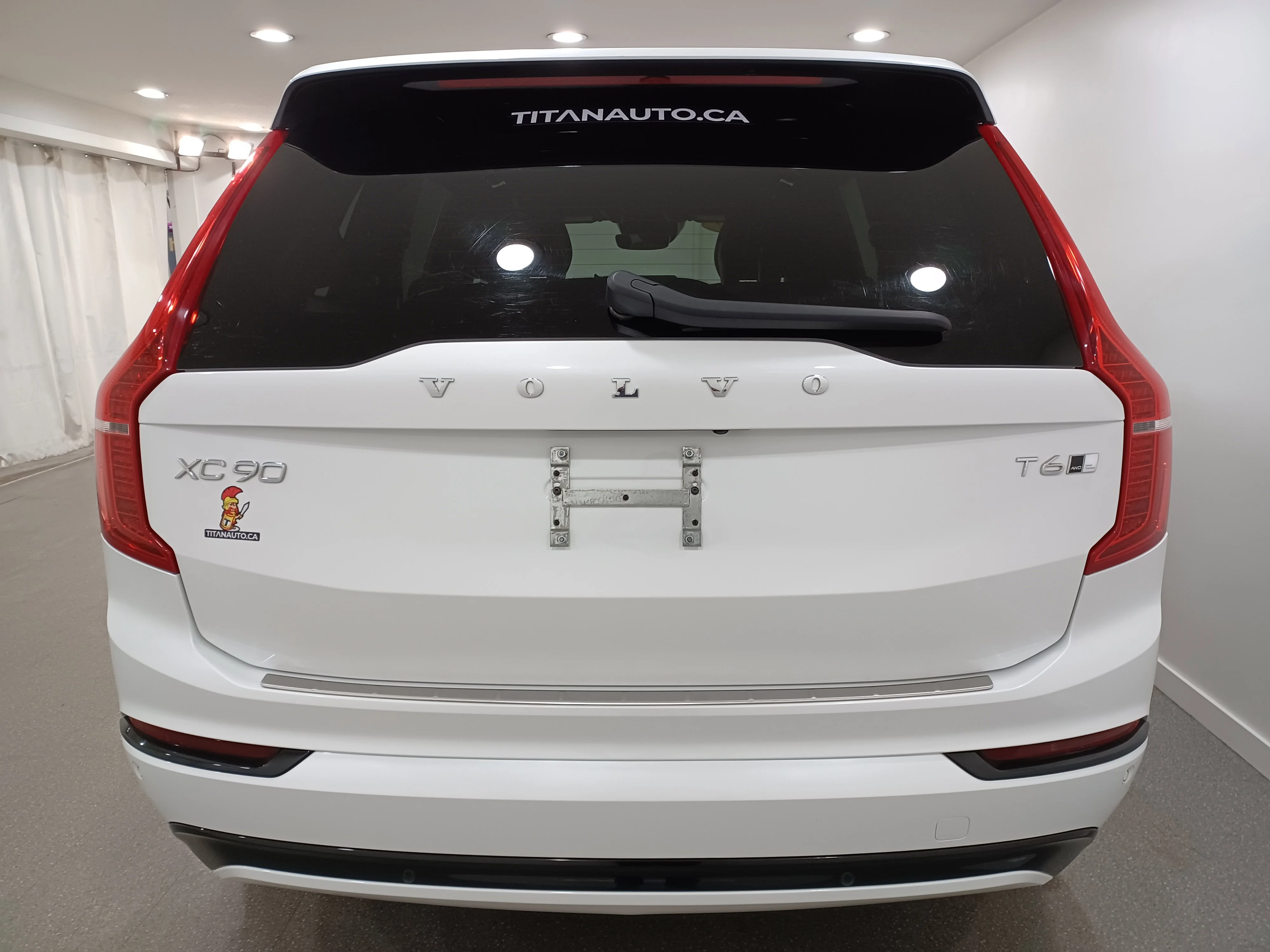 Certified Used 2022 Ice White Volvo T6 R-Design* 7 Pass | Adaptive Cruise | Heads Up Dsp | Nav | 360 Cam | Pano Roof | Htd Wheel image 25