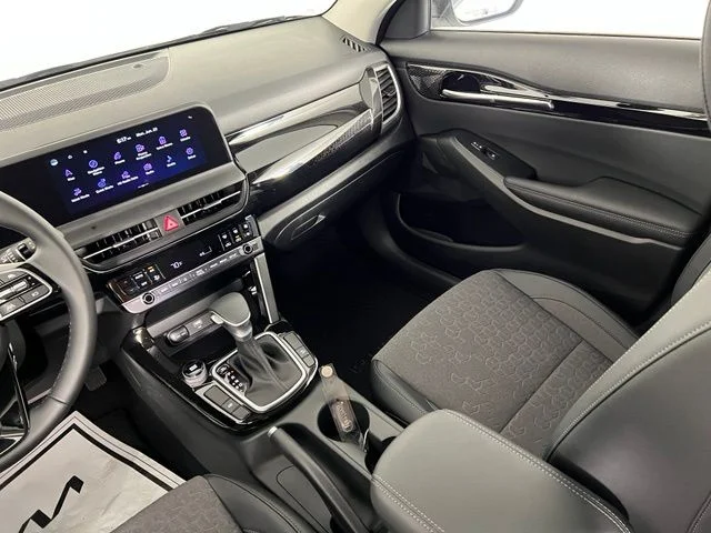 New 2026 White Kia S image 28