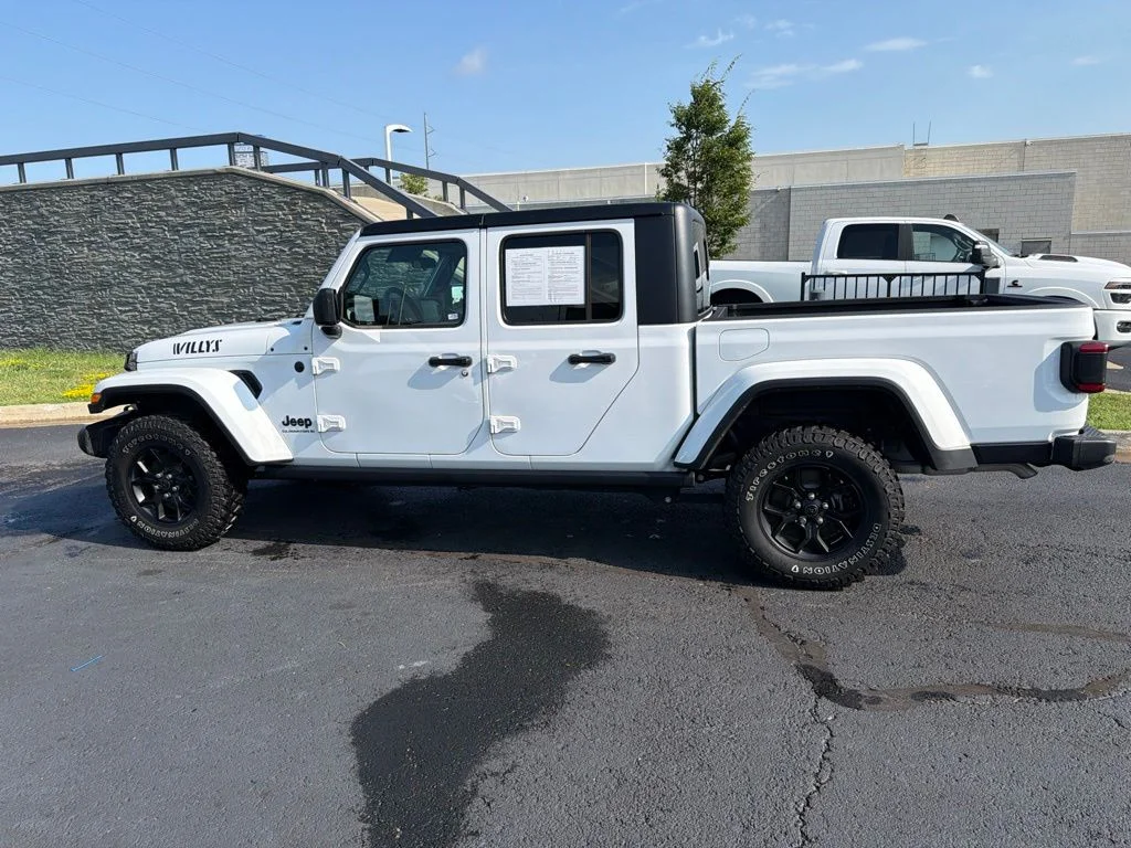 Used 2024 White Jeep Willys image 4
