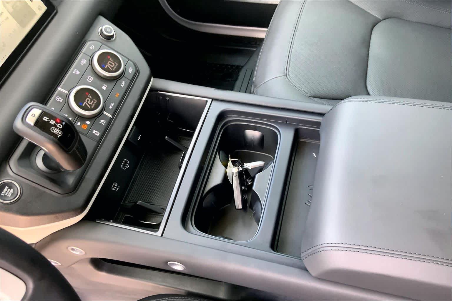 Used 2024 Fuji White Land Rover S image 16