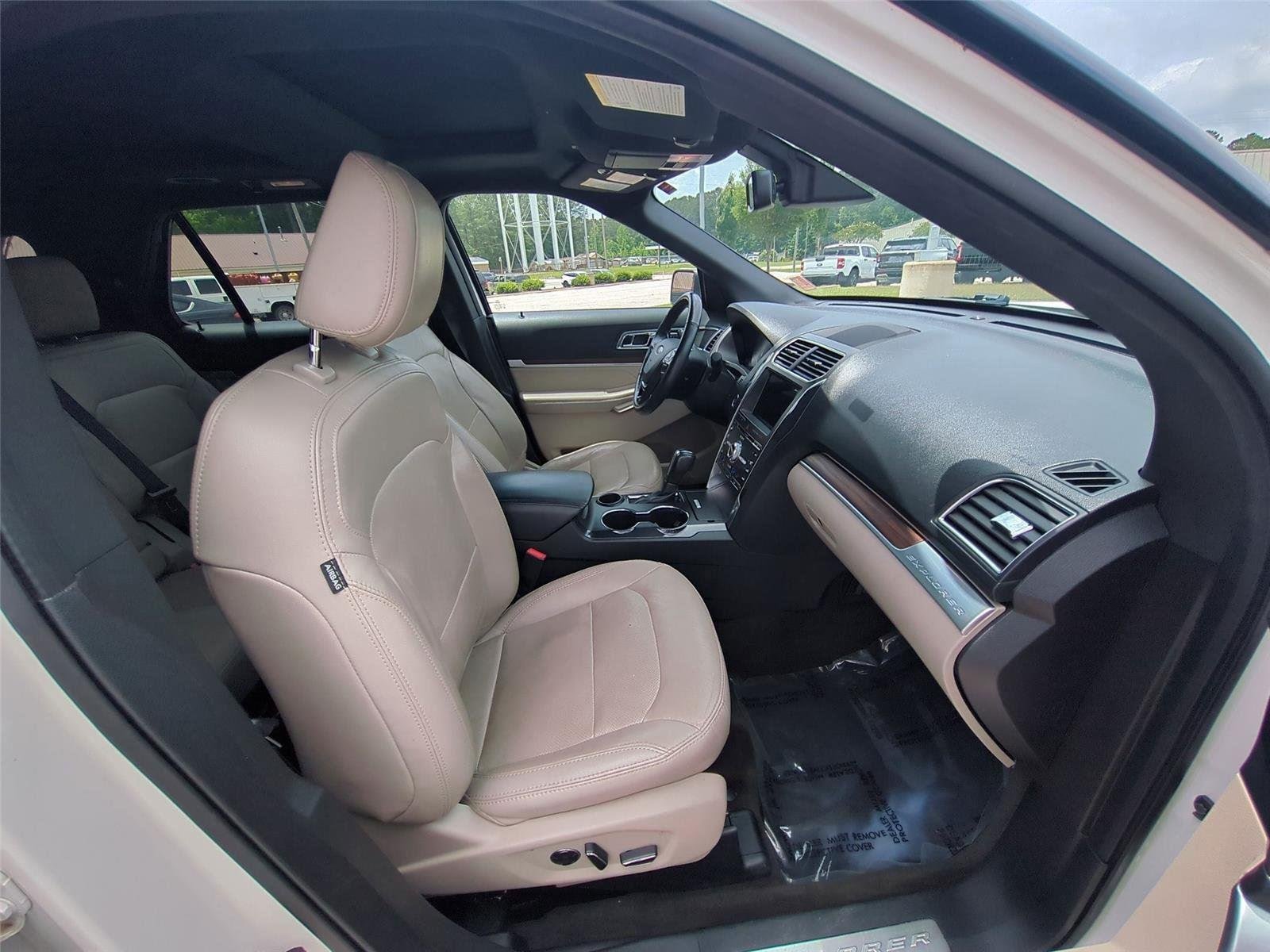 Used 2018 White Platinum Metallic Tri-Coat Ford Limited image 41