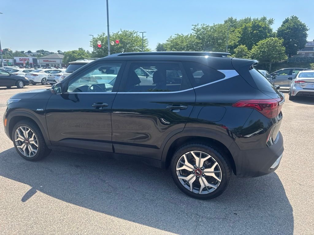 Used 2021 Black Kia S image 4
