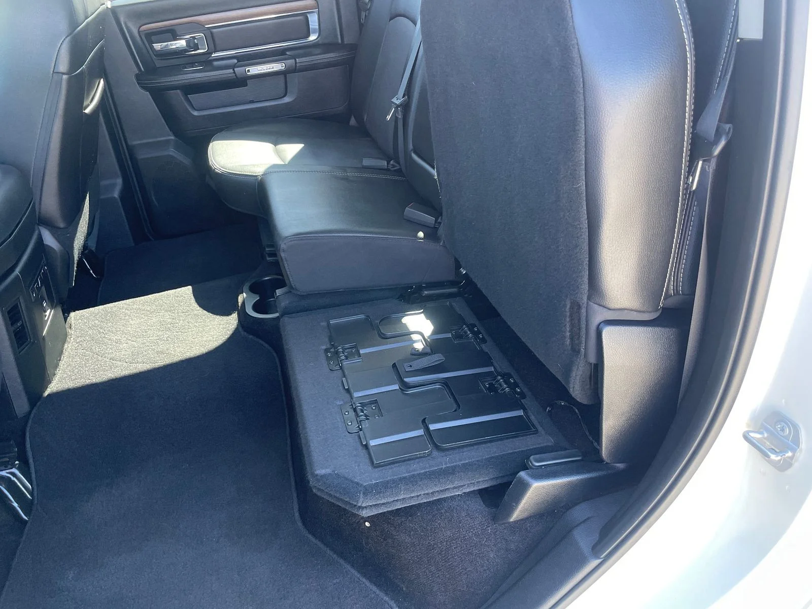 Used 2016 Pearl White Ram Laramie image 9