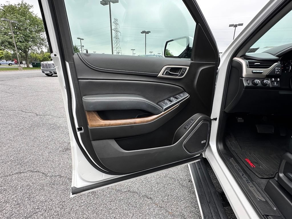Used 2020 WHITE FROST TRICOAT GMC Denali image 24