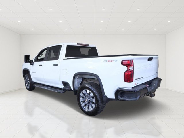 Used 2022 White Chevrolet Custom image 5