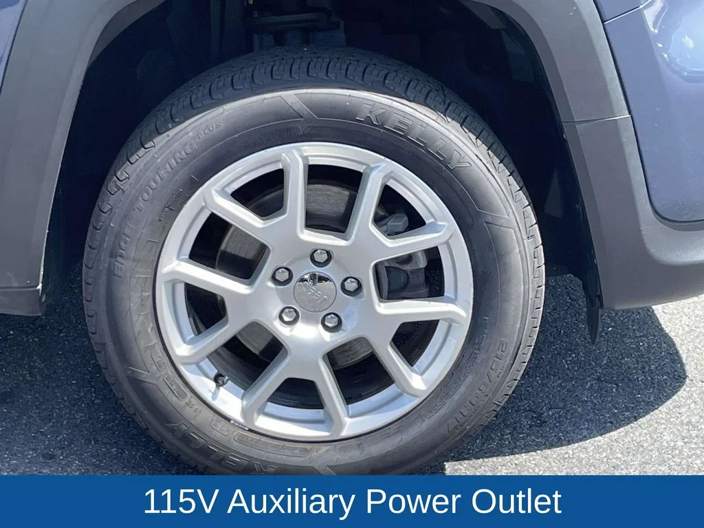 Used 2020 Blue Jeep Latitude image 10