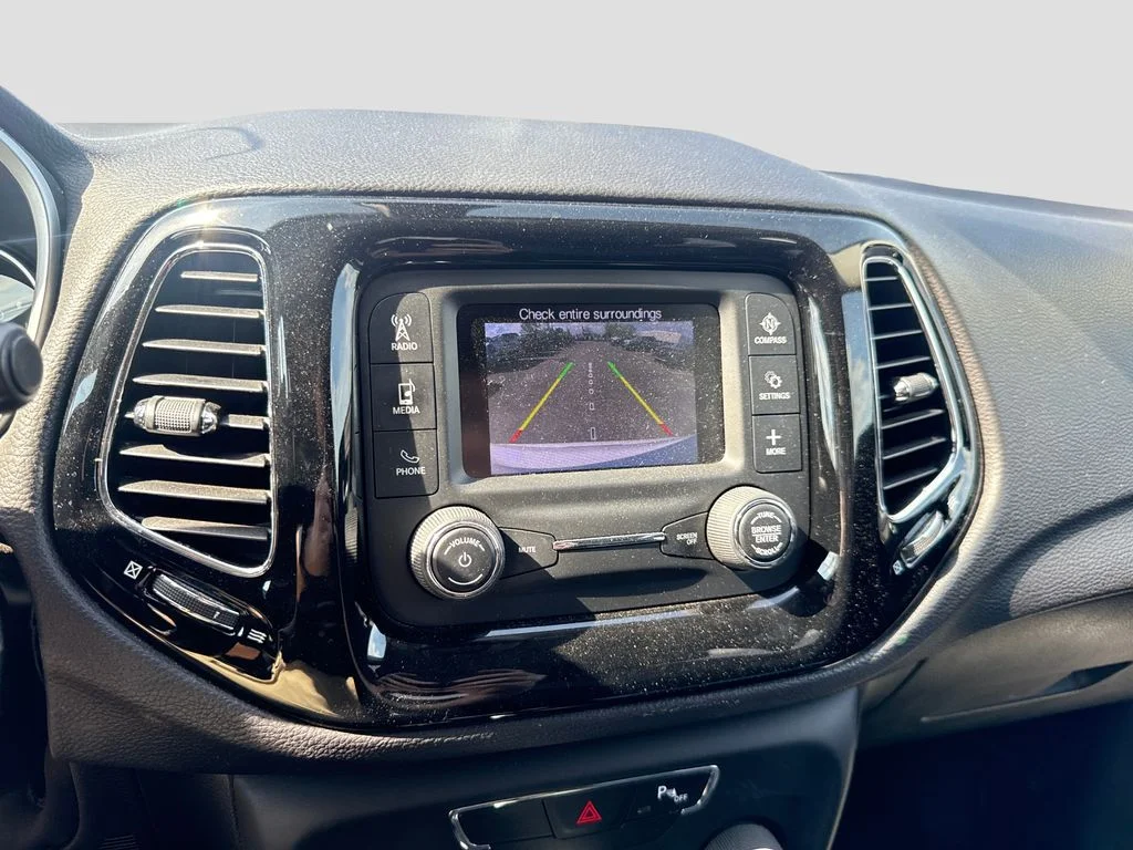 Used 2018 White Jeep Latitude image 18
