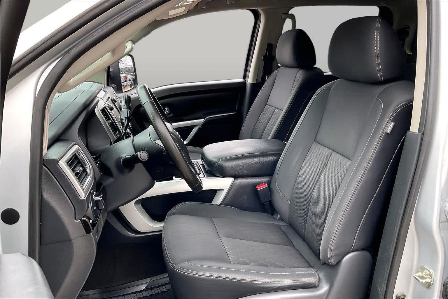 Used 2018 Brilliant Silver Nissan SV image 8