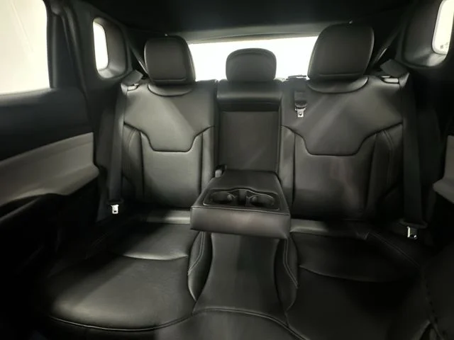 New 2026 Silver Zynith Metallic Clear-Coat Exterior Paint Jeep Limited image 24