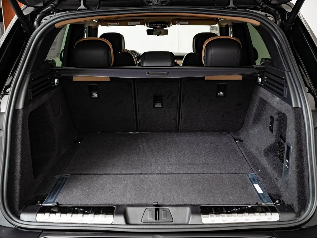 New 2026 Santorini Black Metallic Land Rover Dynamic SE image 20