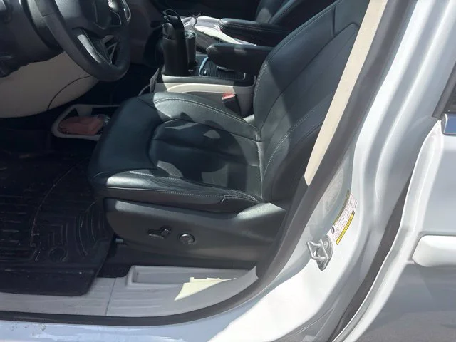 Used 2022 White Chrysler Touring L image 7