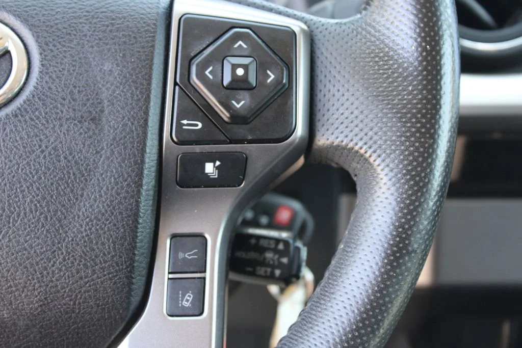 Used 2022 White Toyota SR5 image 23