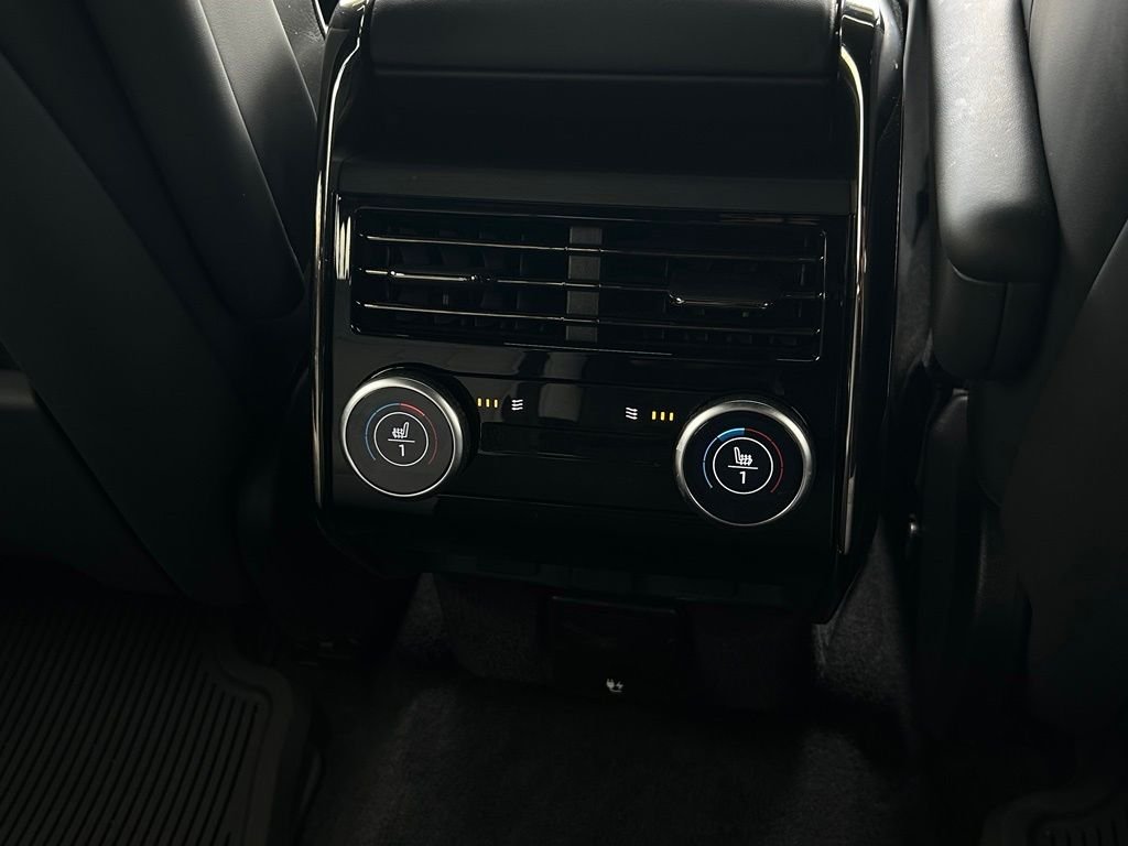 Used 2024 White Land Rover Dynamic SE image 43