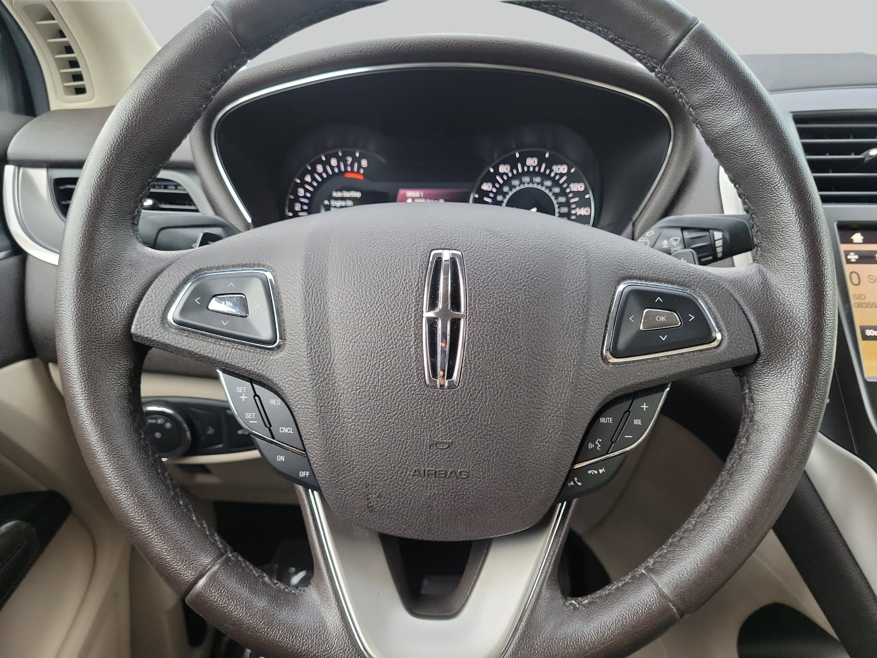 Used 2019 Sea Green Lincoln Standard image 30