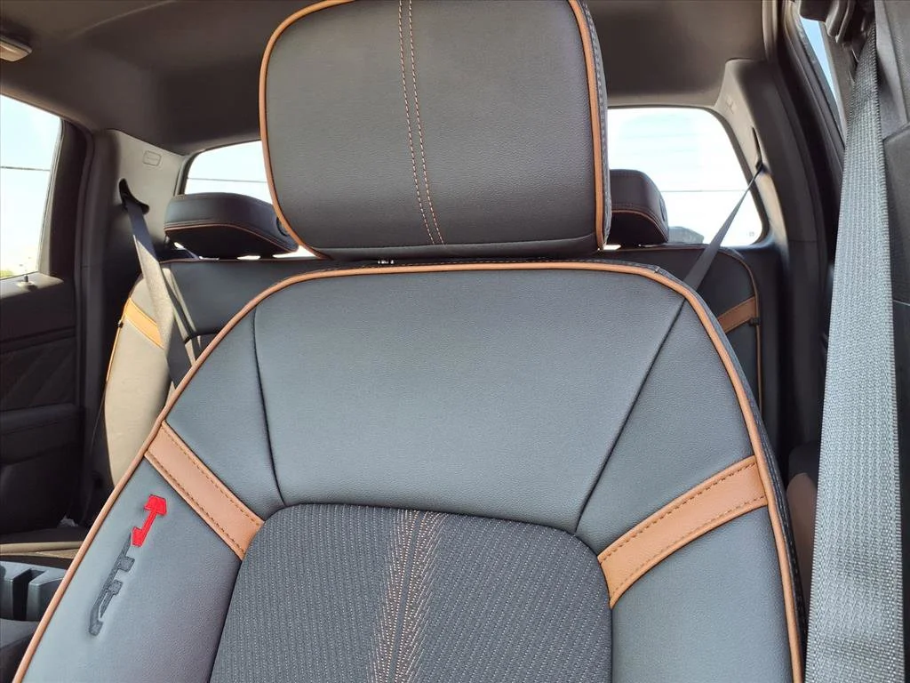 2026 GMC Canyon AT4 - Photo 15