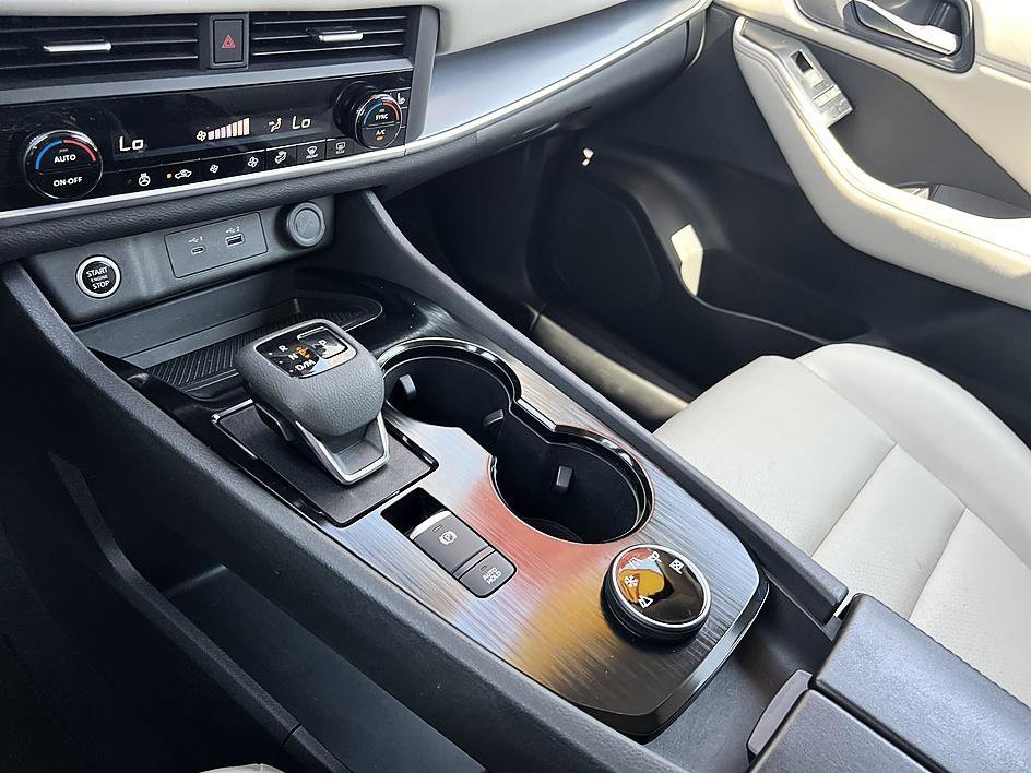 Used 2023 Pearl White Tricoat Nissan SV image 27