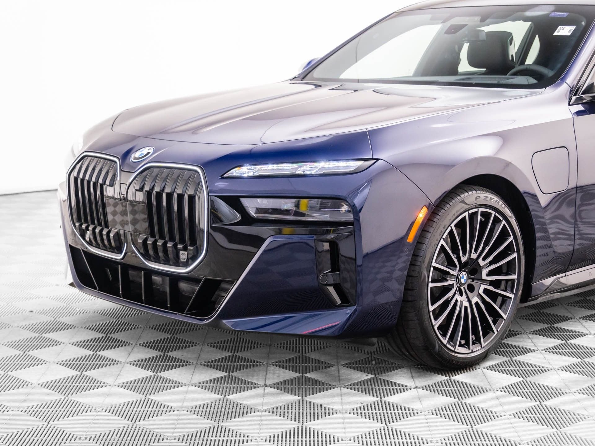 New 2026 Tanzanite Blue II Metallic BMW 750e xDrive image 42